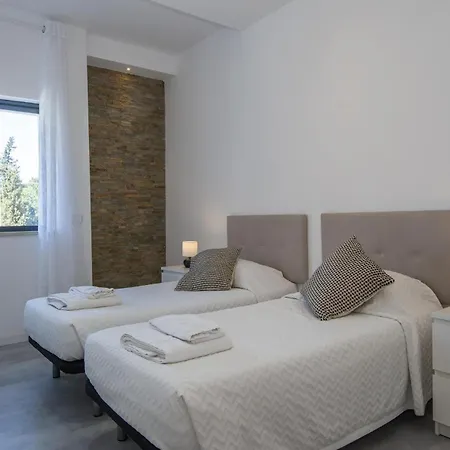 B96 - Naus Flat In * Λάγος